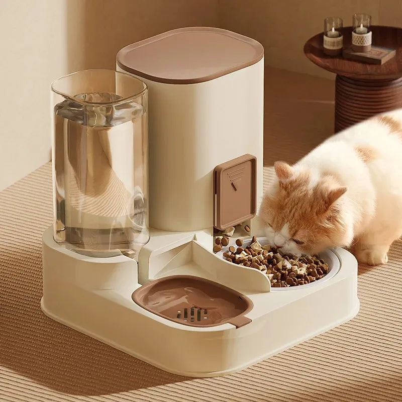 Dispensador de comida e água para gatos